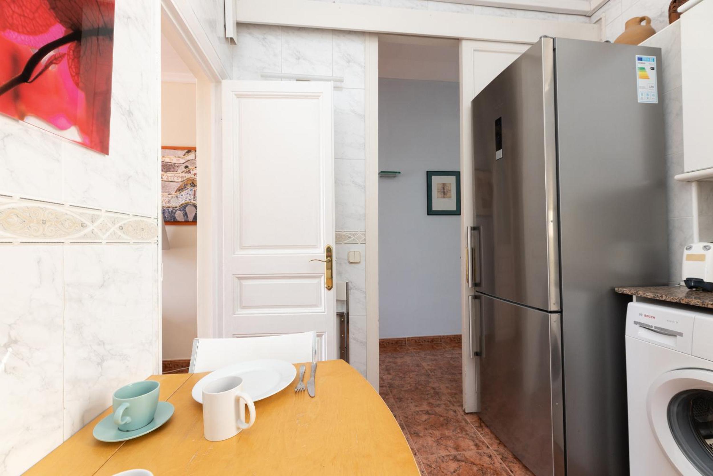 ApartEasy - Modernist flat in Eixample center