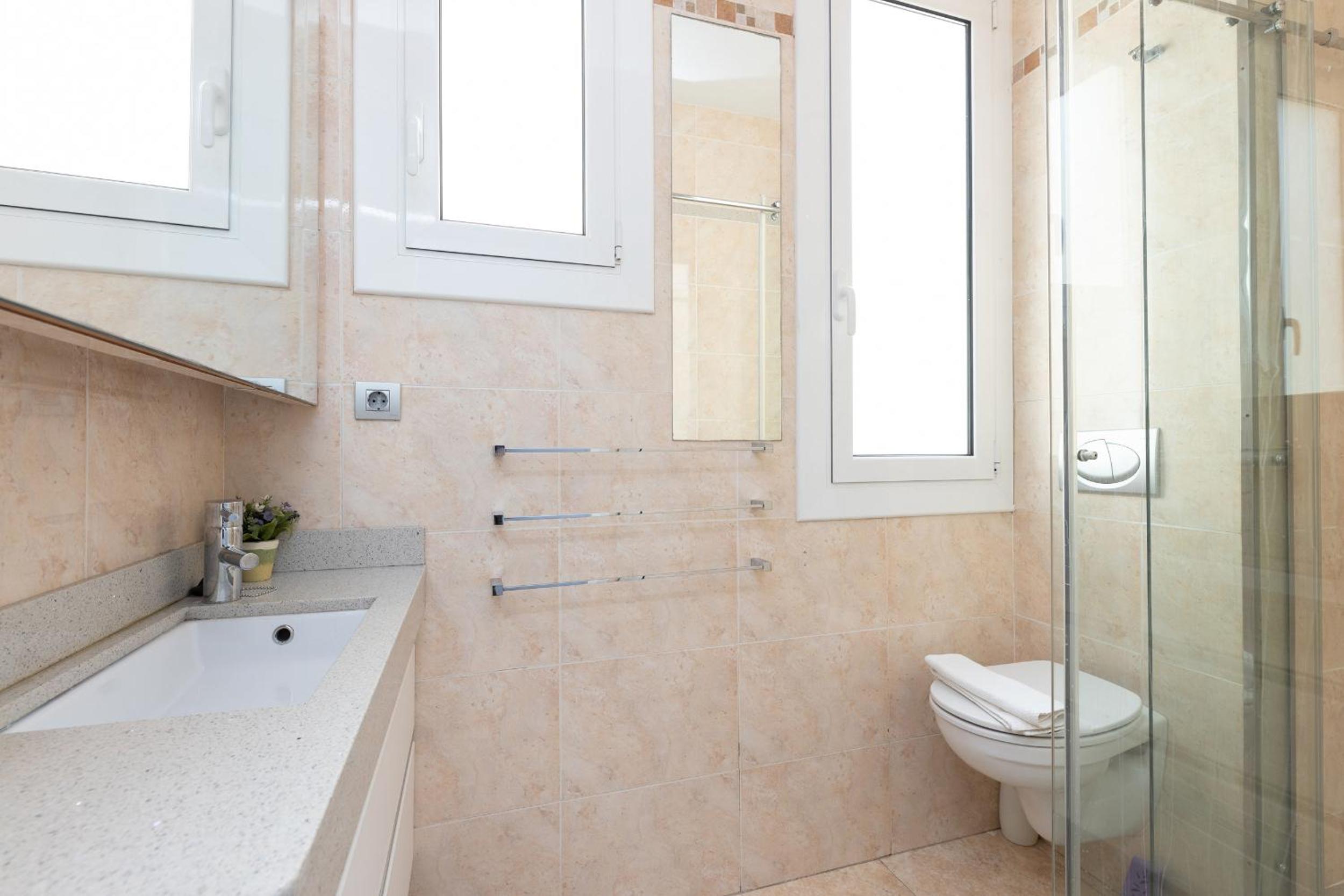 ApartEasy - Modernist flat in Eixample center