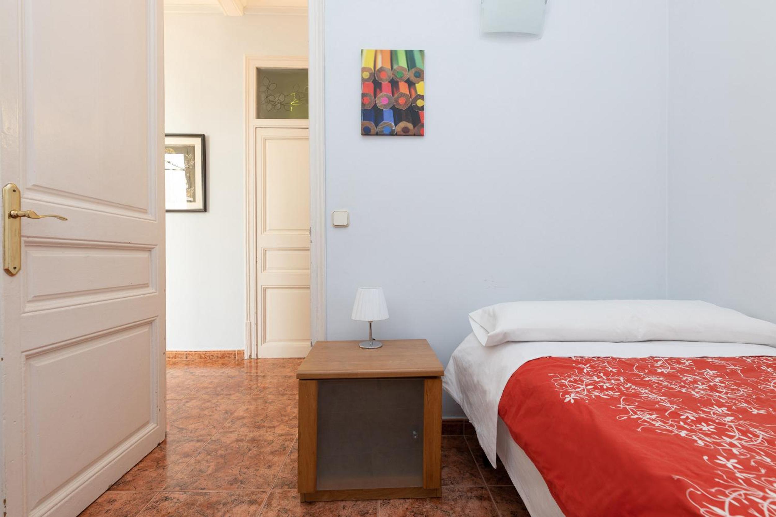 ApartEasy - Modernist flat in Eixample center