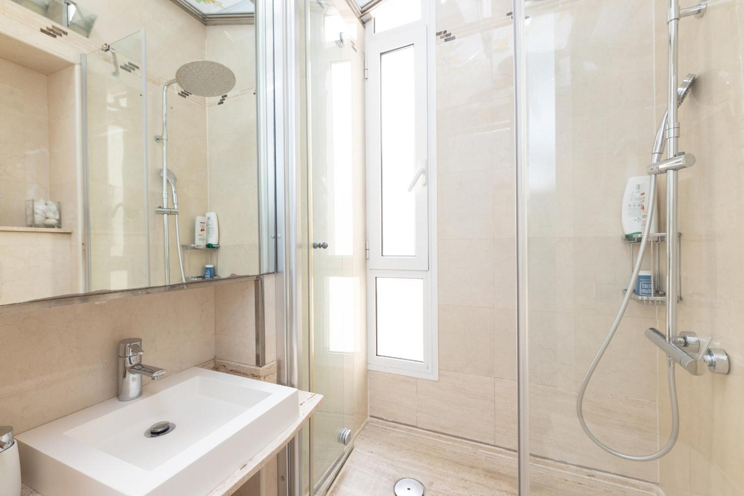 ApartEasy - Modernist flat in Eixample center
