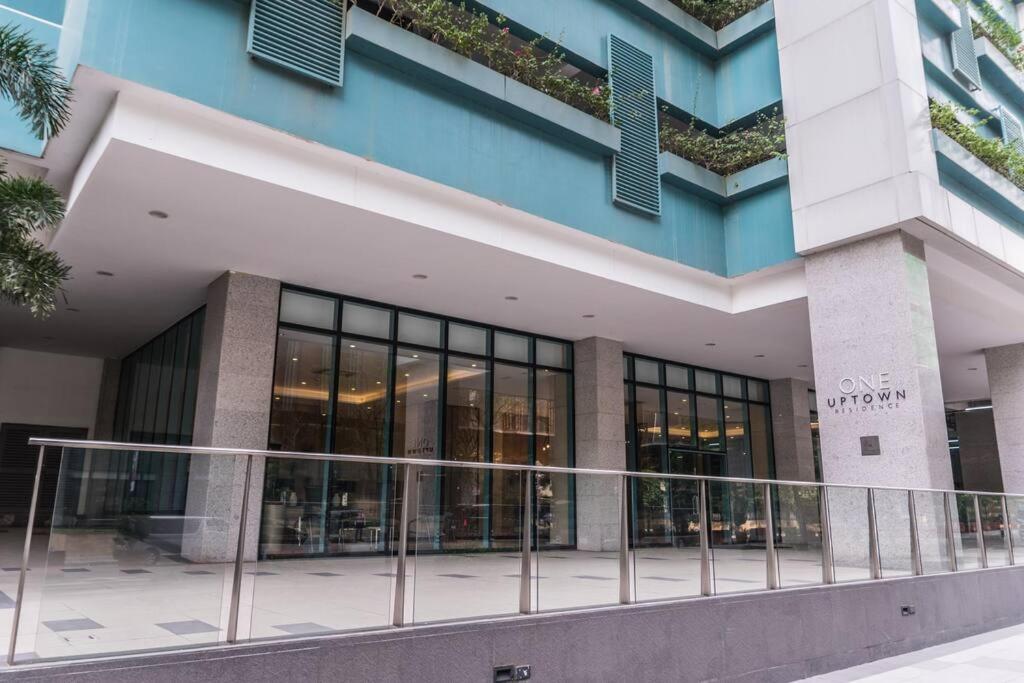 Angeliz Suites One Uptown Residence Walk to Uptown Shopping Mall BGC