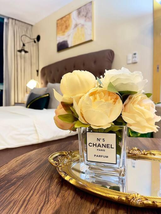 Angeliz Suites One Uptown Residence Walk to Uptown Shopping Mall BGC