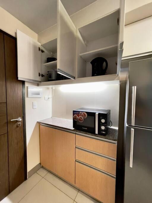 Angeliz Suites One Uptown Residence Walk to Uptown Shopping Mall BGC