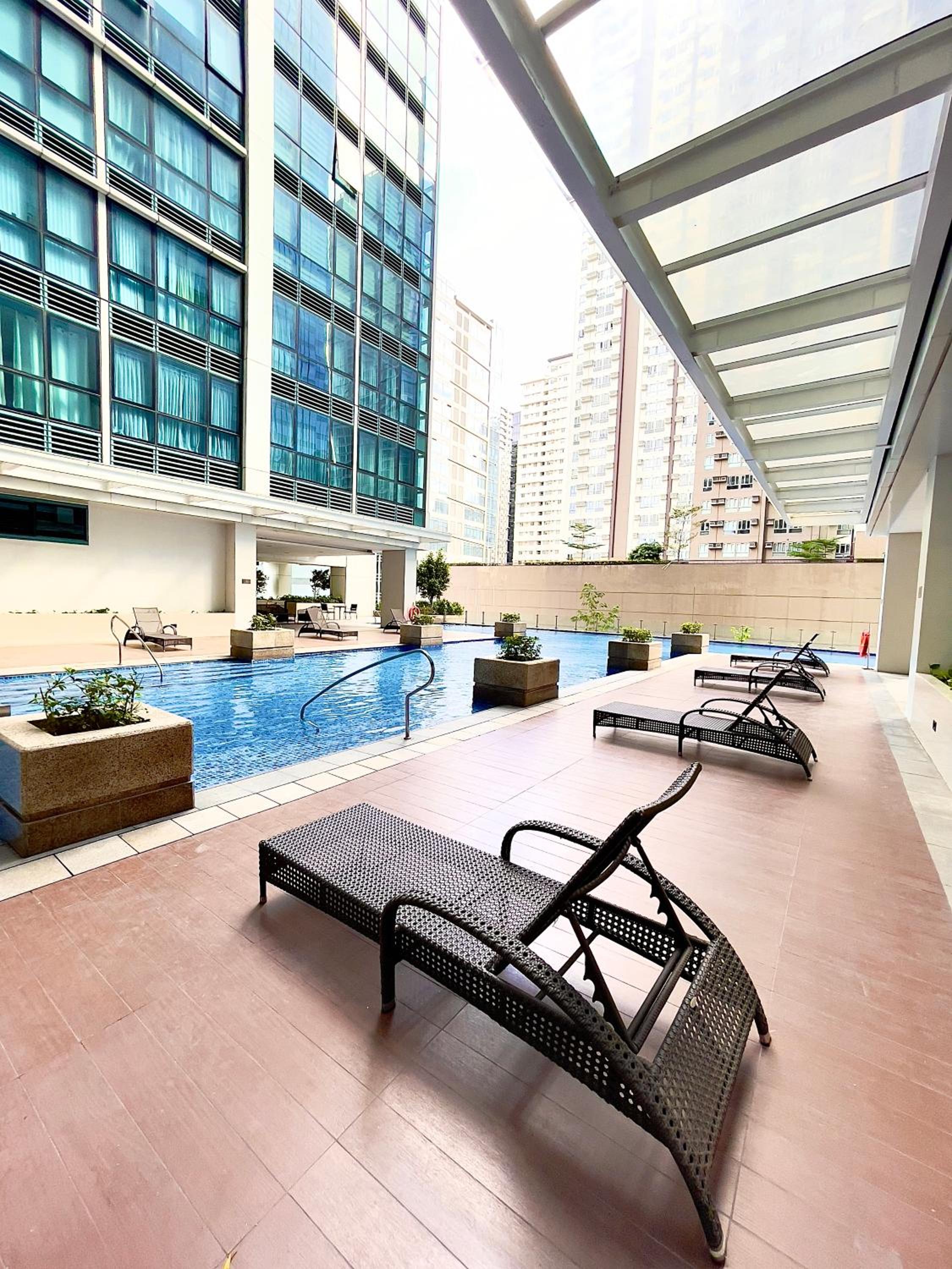 Angeliz Suites One Uptown Residence Walk to Uptown Shopping Mall BGC