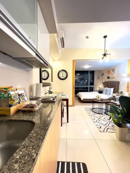 Angeliz Suites One Uptown Residence Walk to Uptown Shopping Mall BGC, photo 21