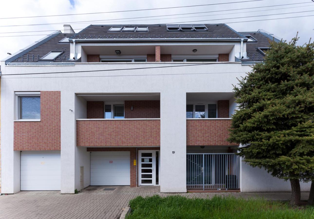 Hotel Dobó Apartman - Image 1