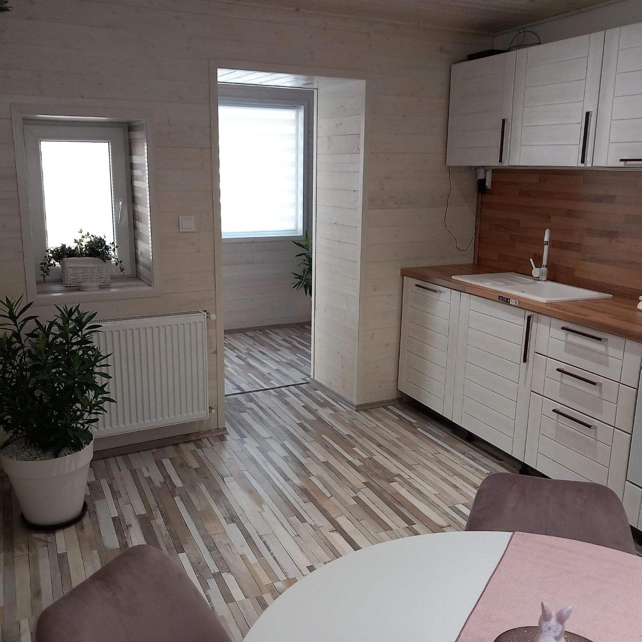 White Wood House - Eger view 2