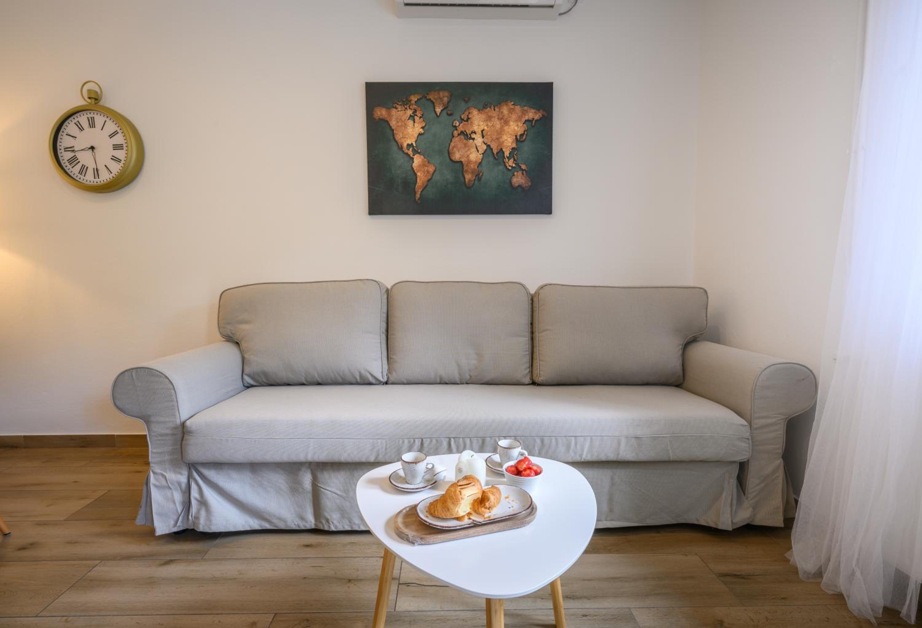 Mila and Jurija Formenti 2 apartments in heart of nautic marina, with heated swimming pool May till October, bikes, Sup, kajak, free parking in our garden view 5