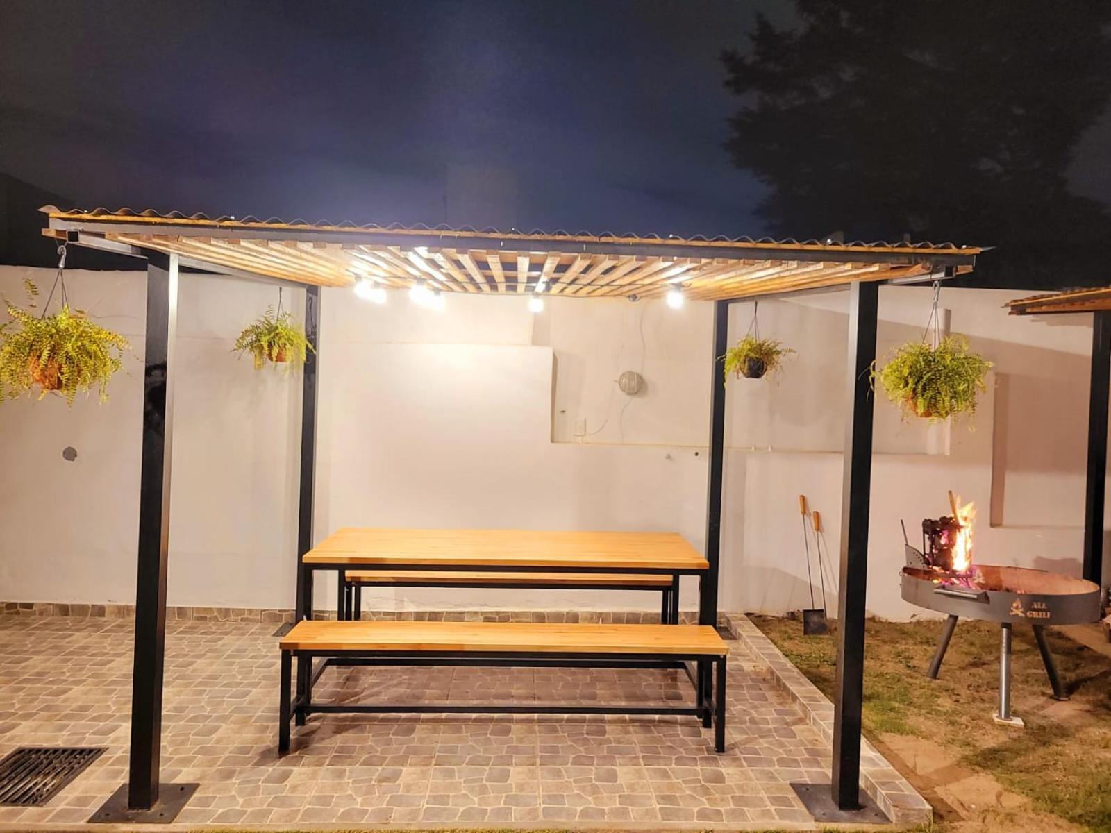 Casa Roque Funes, ubicado en Cerro de las Rosas Córdoba, Ofrece, Asador, Pileta, Cercanias, Estadio Kempes, aeropuerto Ambrosio Taravella, Orfeo Superdomo,