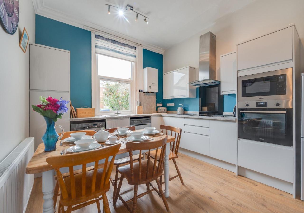 3 Bed in Whitby oc-w145 view 3