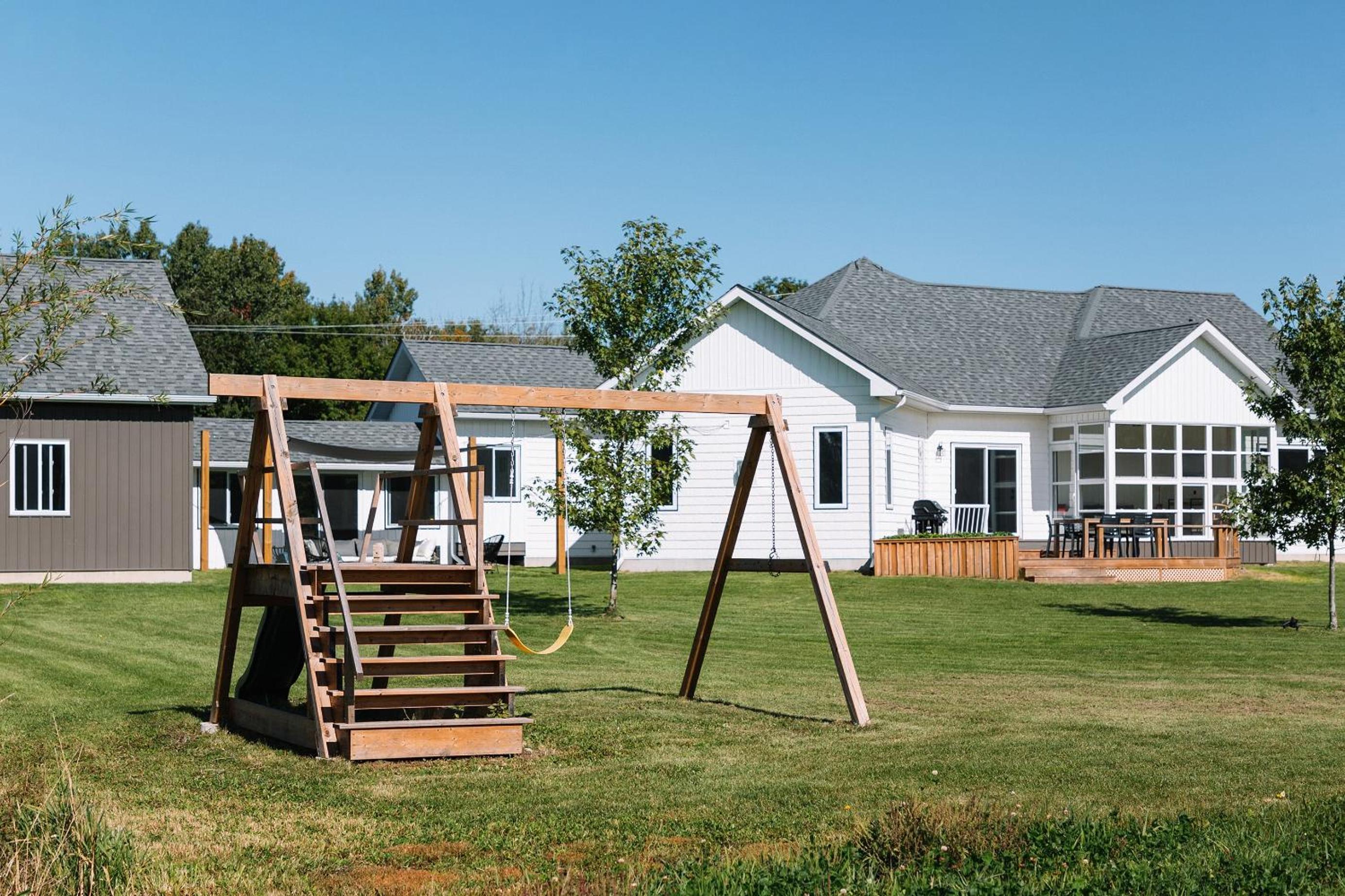 Hambly House - Modern Farmhouse near PEC