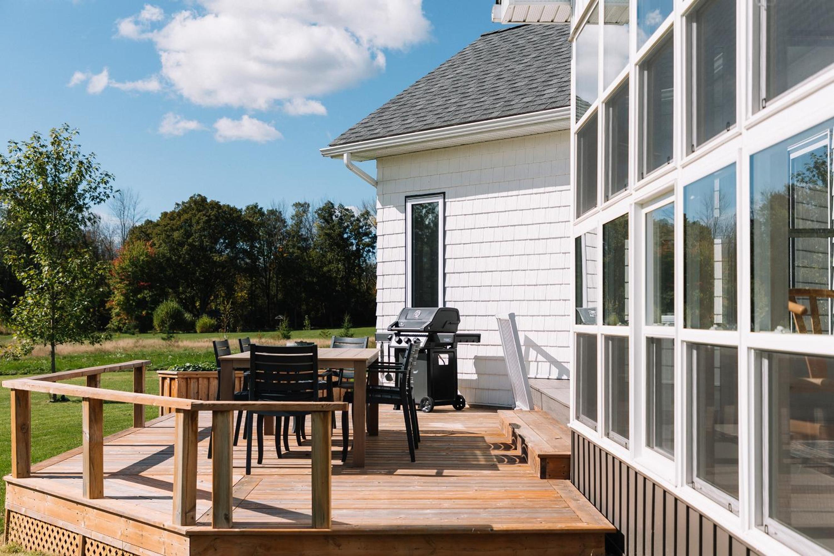 Hambly House - Modern Farmhouse near PEC