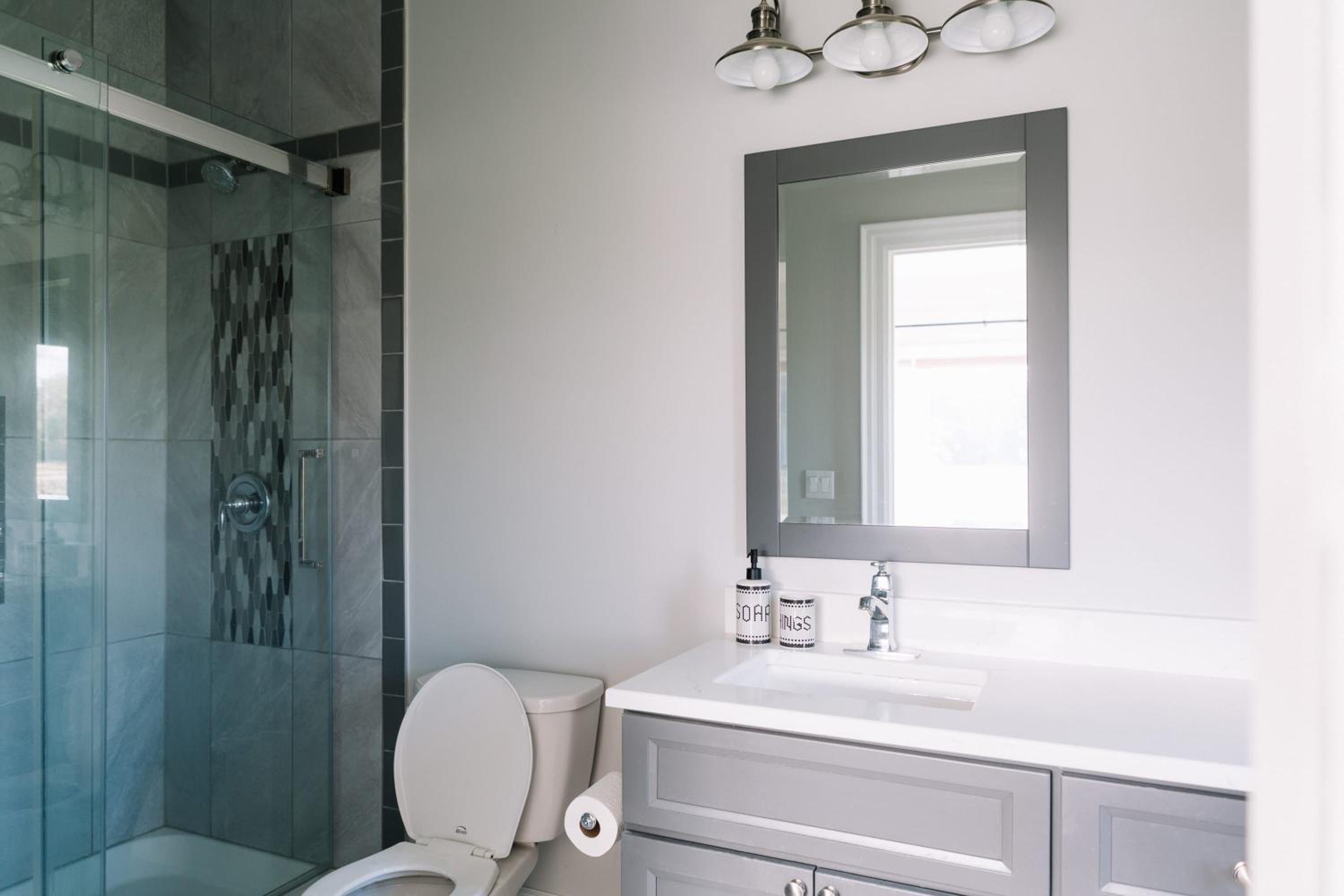 Hambly House - Modern Farmhouse near PEC