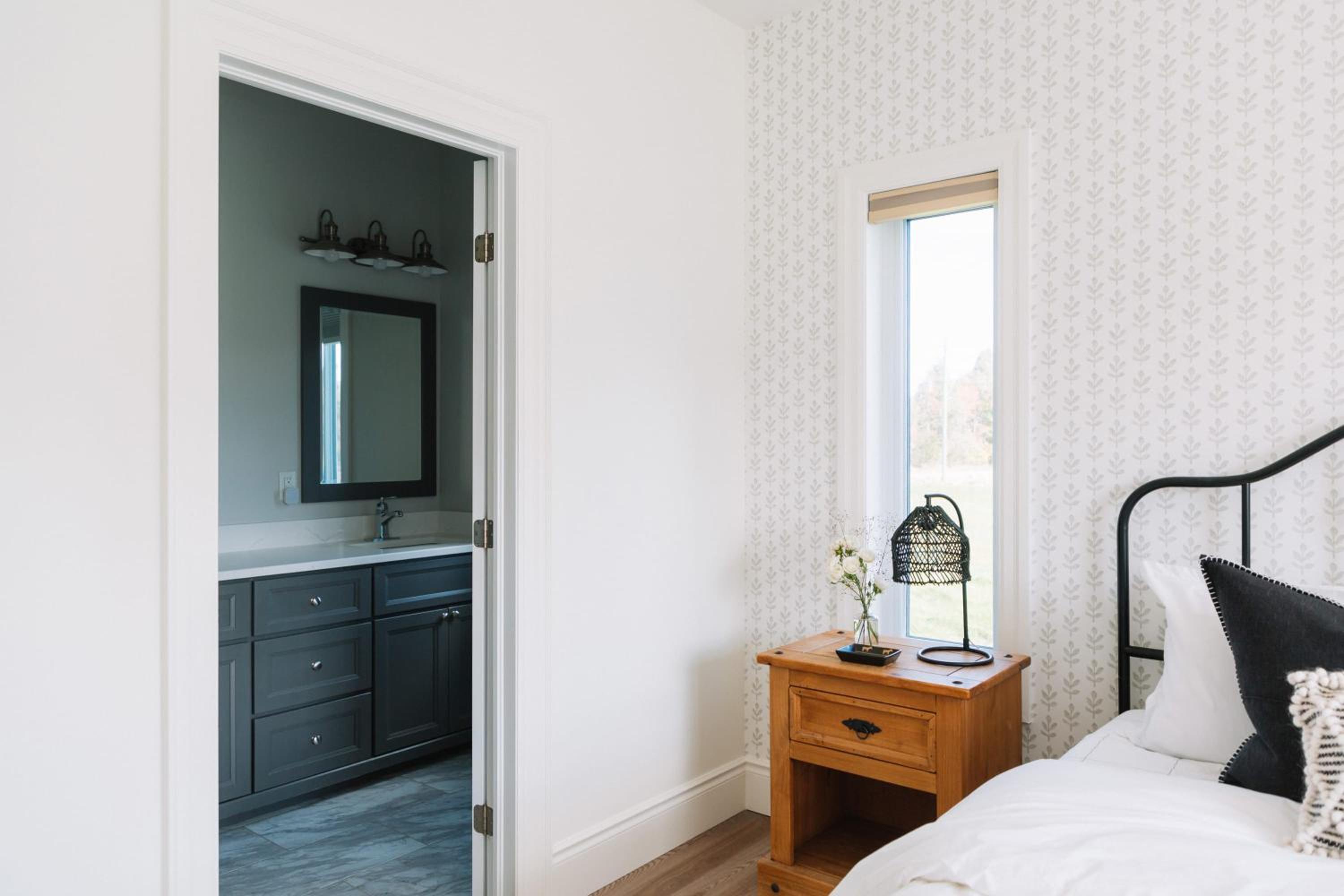 Hambly House - Modern Farmhouse near PEC