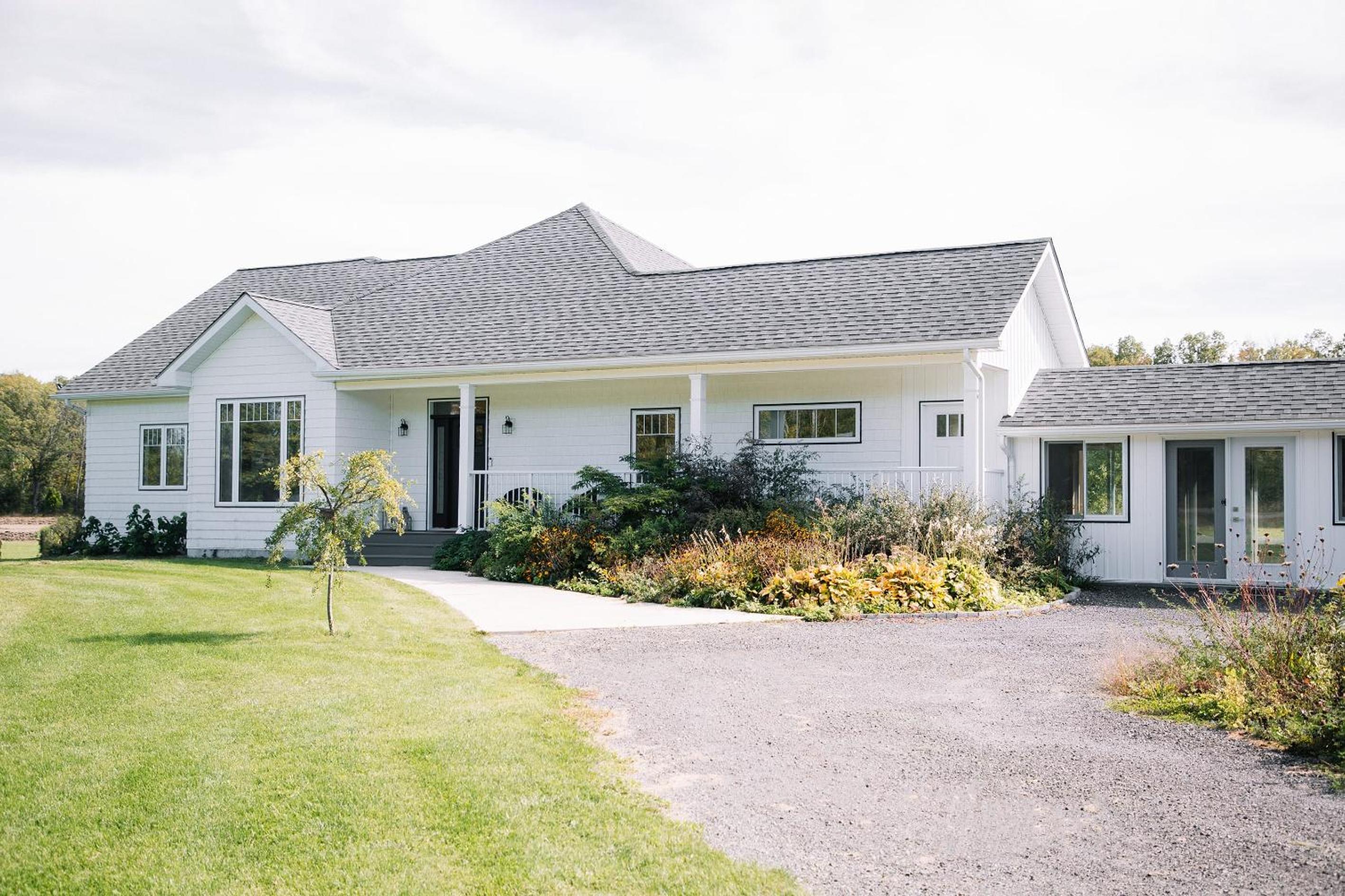 Hambly House - Modern Farmhouse near PEC