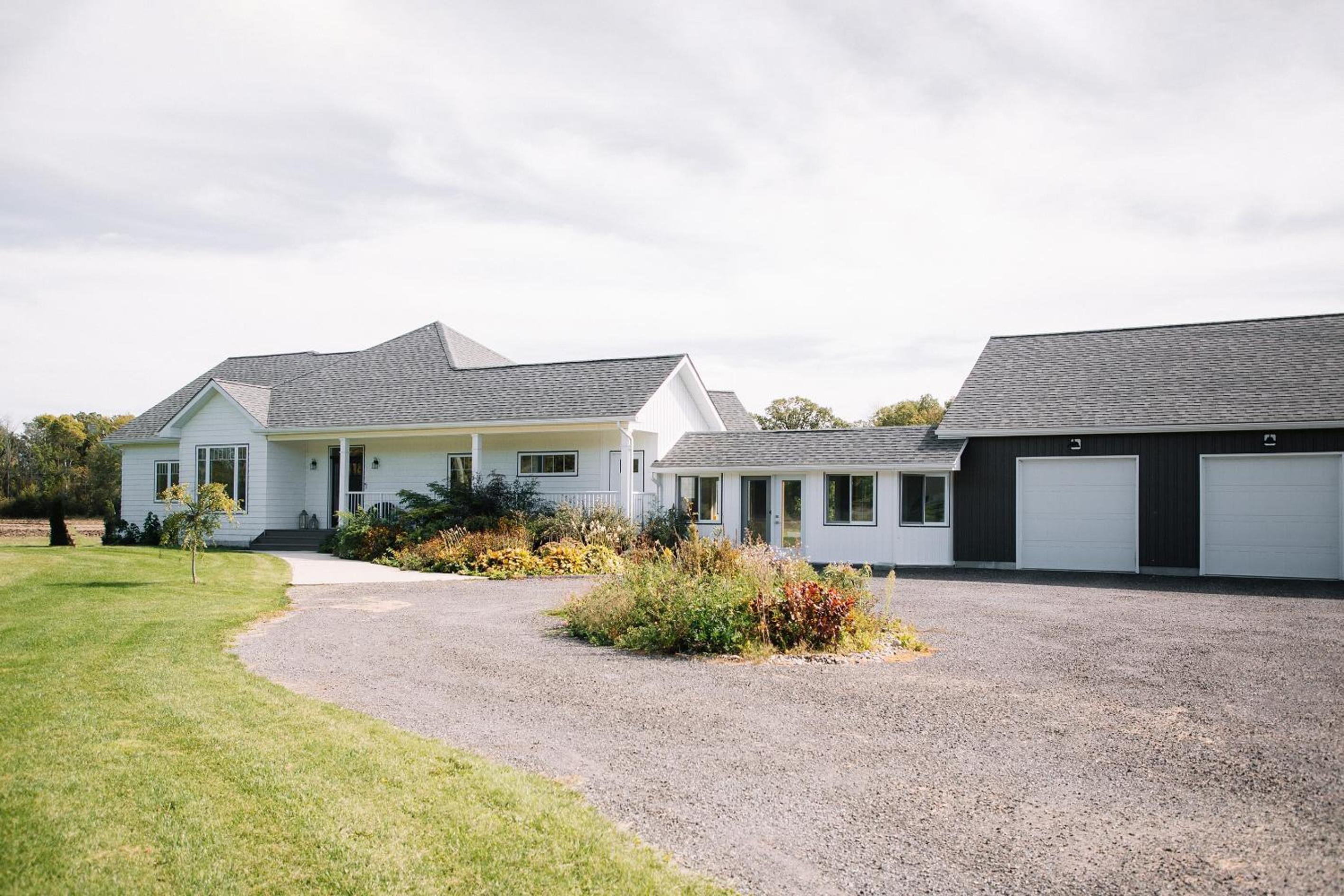 Hambly House - Modern Farmhouse near PEC