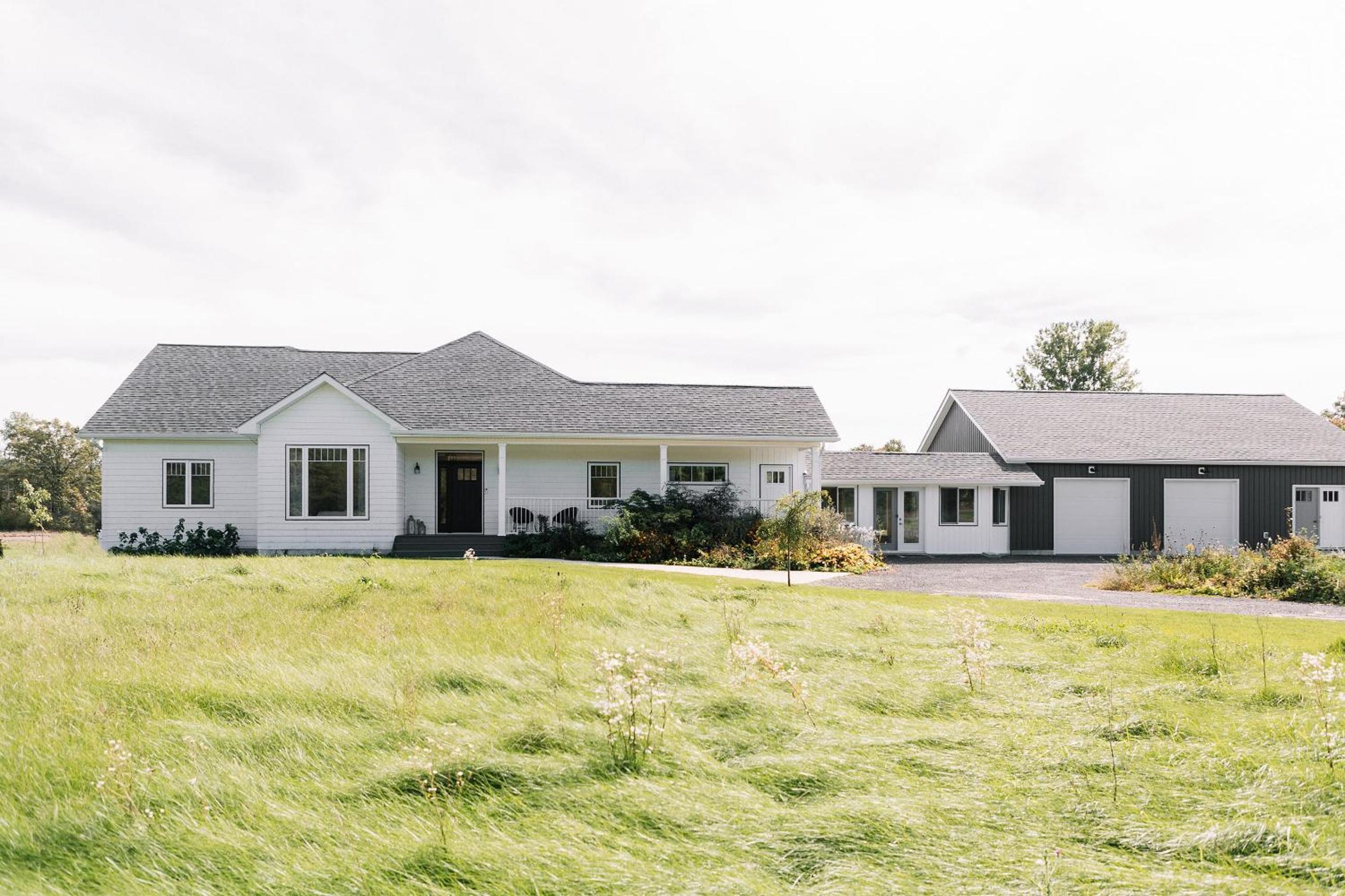 Hambly House - Modern Farmhouse near PEC