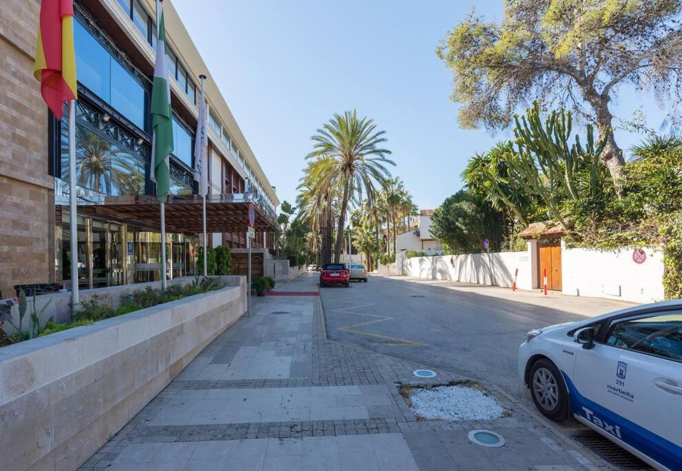 Incredible luxury location in Puerto Banús beach for families