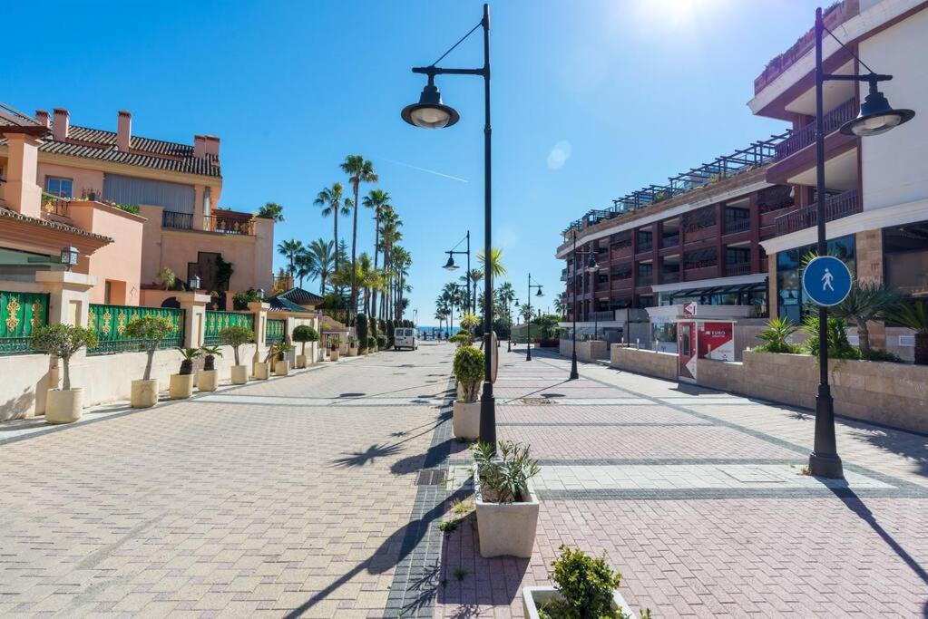 Incredible luxury location in Puerto Banús beach for families