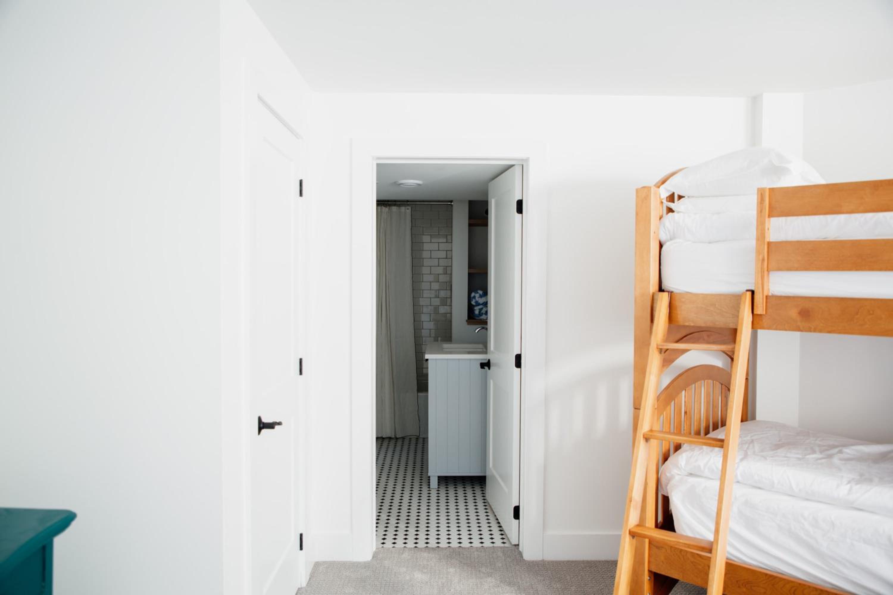 The Hull House - Lake Ontario Waterfront w Sauna ST-2020-0099