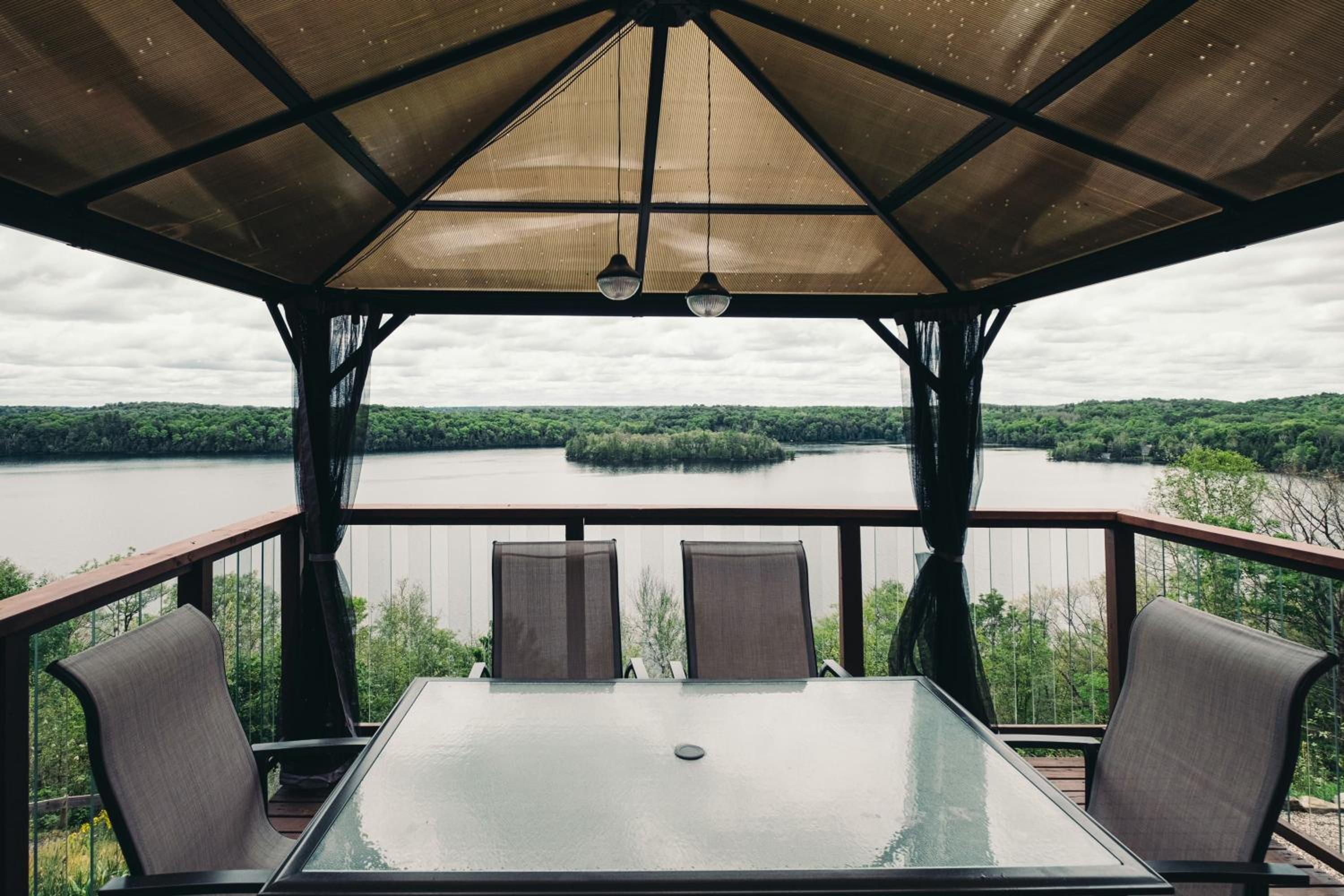 The Wolfe Lake House - Great Wifi by Westport