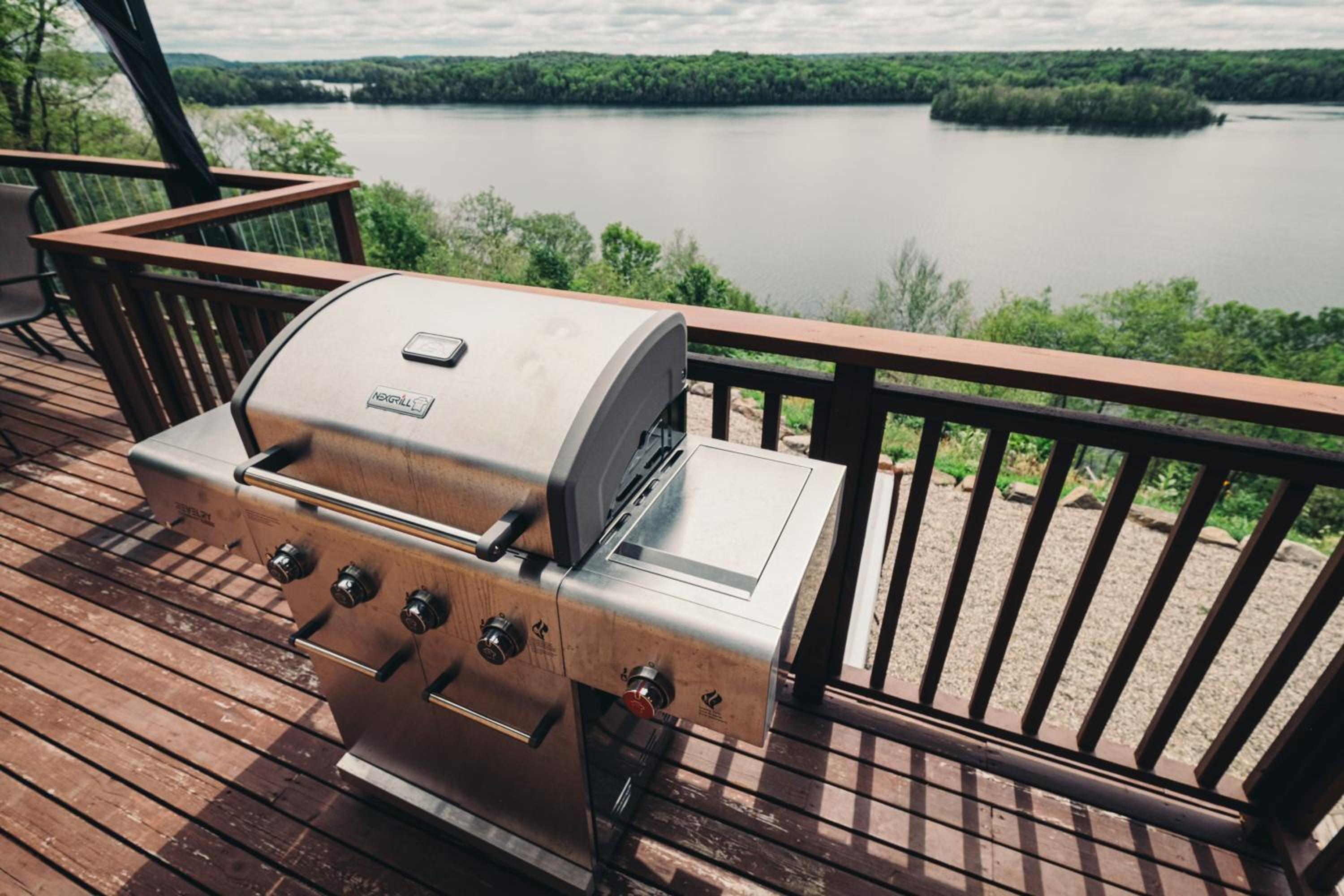 The Wolfe Lake House - Great Wifi by Westport