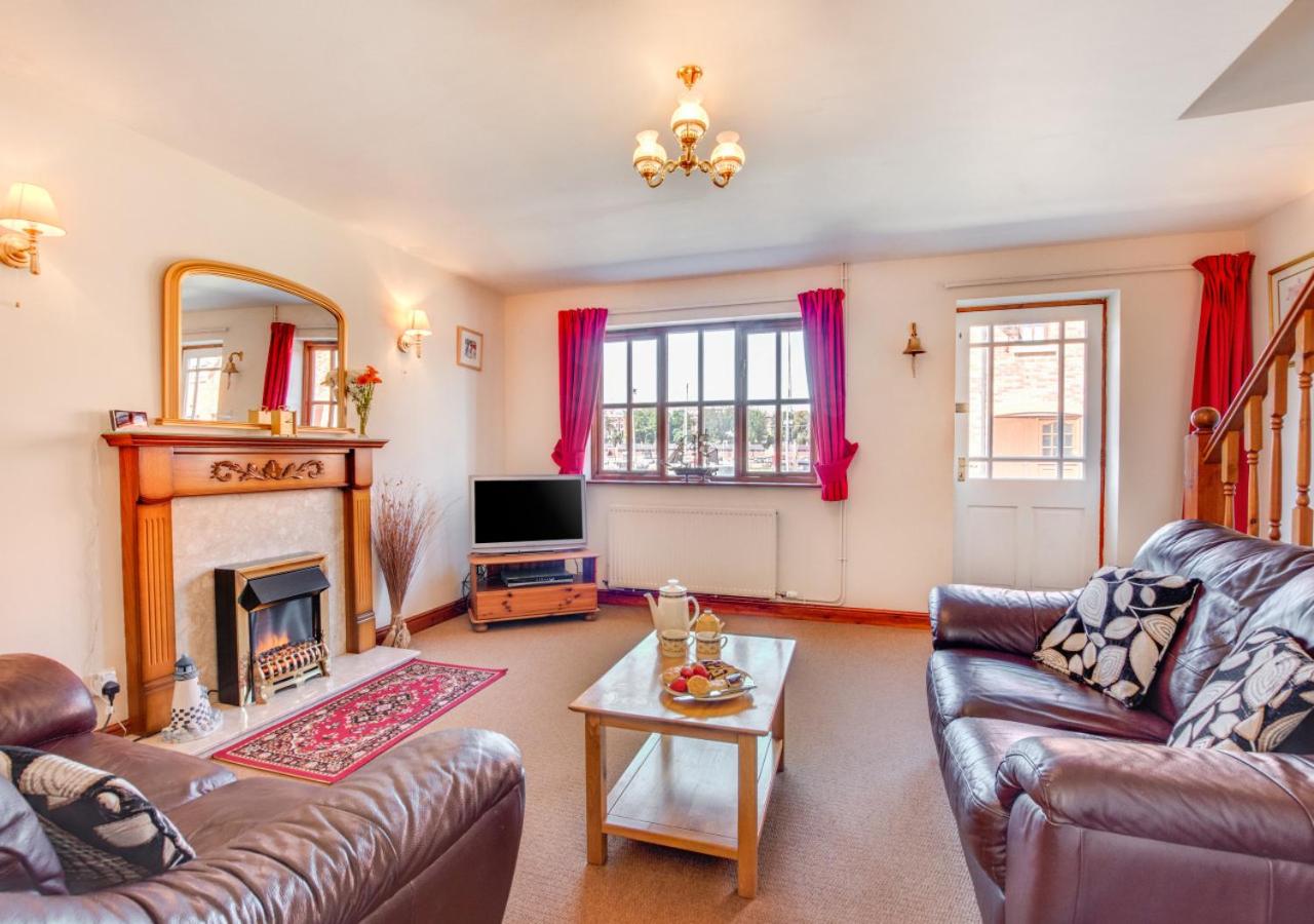 2 Bed in Whitby oc-w086 view 5