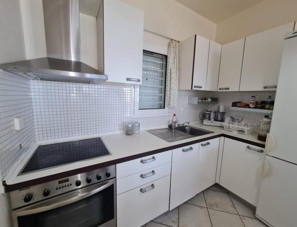 Stunning beachfront villa for rent view 4