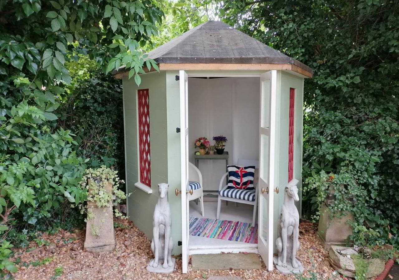 White Yard Cottage view 5