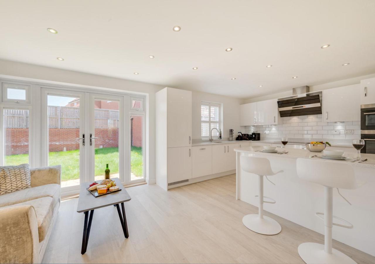 4 Bed in Whitby oc-w1027