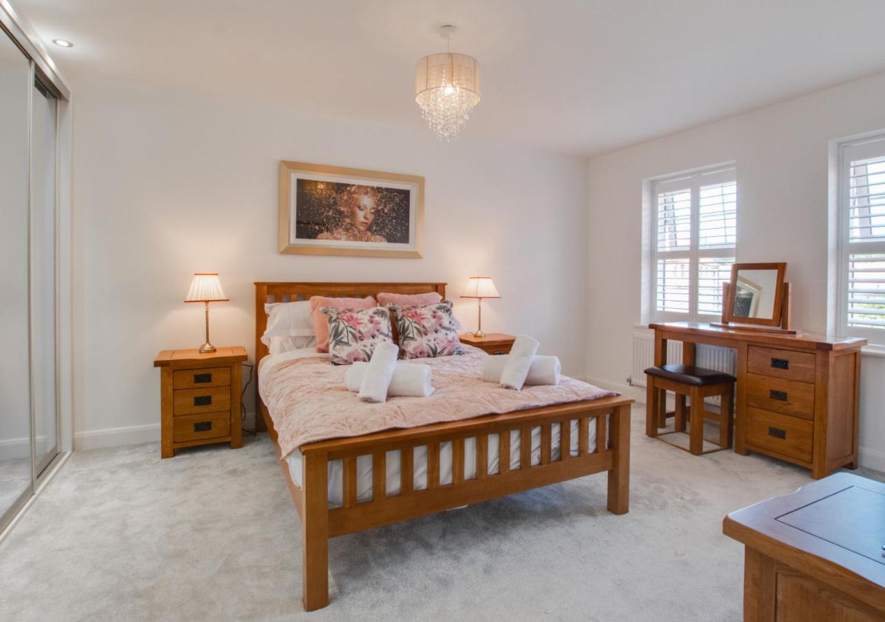 4 Bed in Whitby oc-w1027