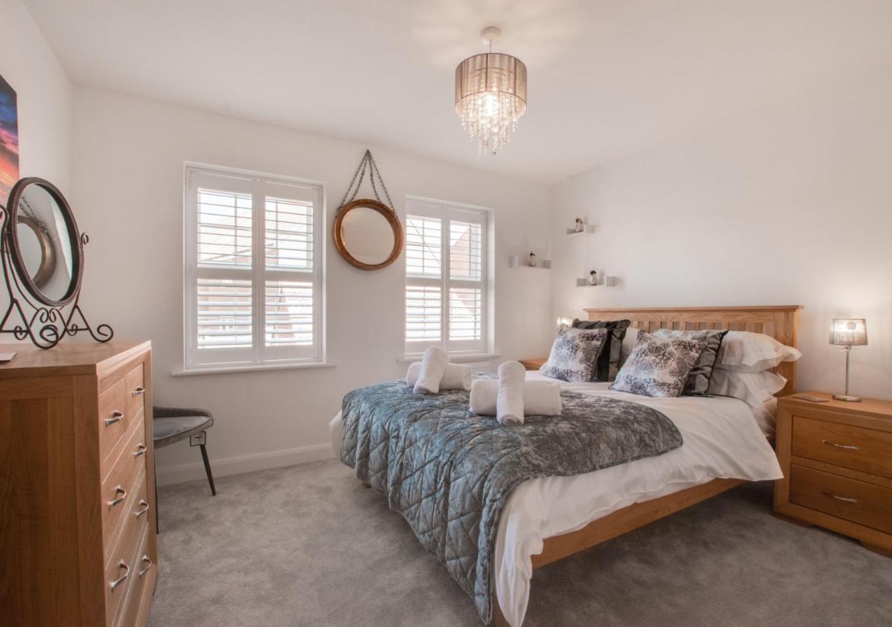 4 Bed in Whitby oc-w1027