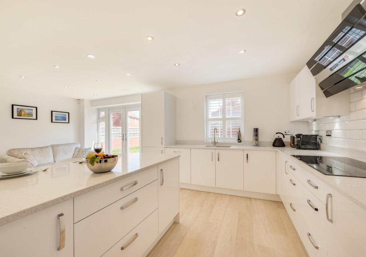 4 Bed in Whitby oc-w1027