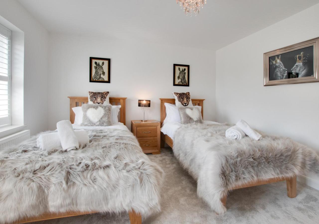 4 Bed in Whitby oc-w1027