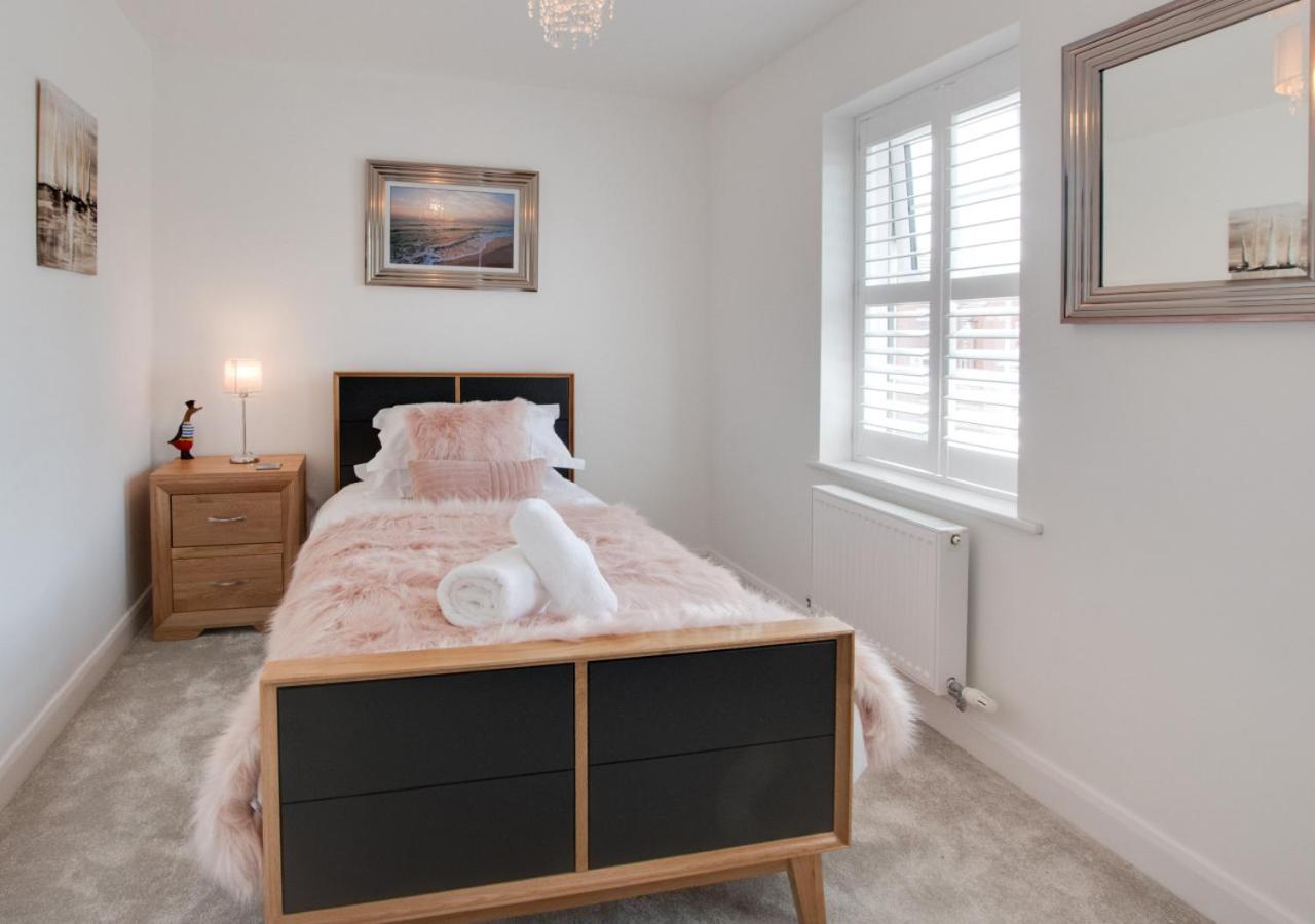 4 Bed in Whitby oc-w1027