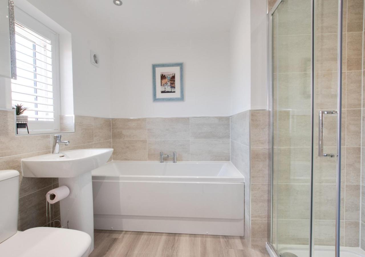 4 Bed in Whitby oc-w1027