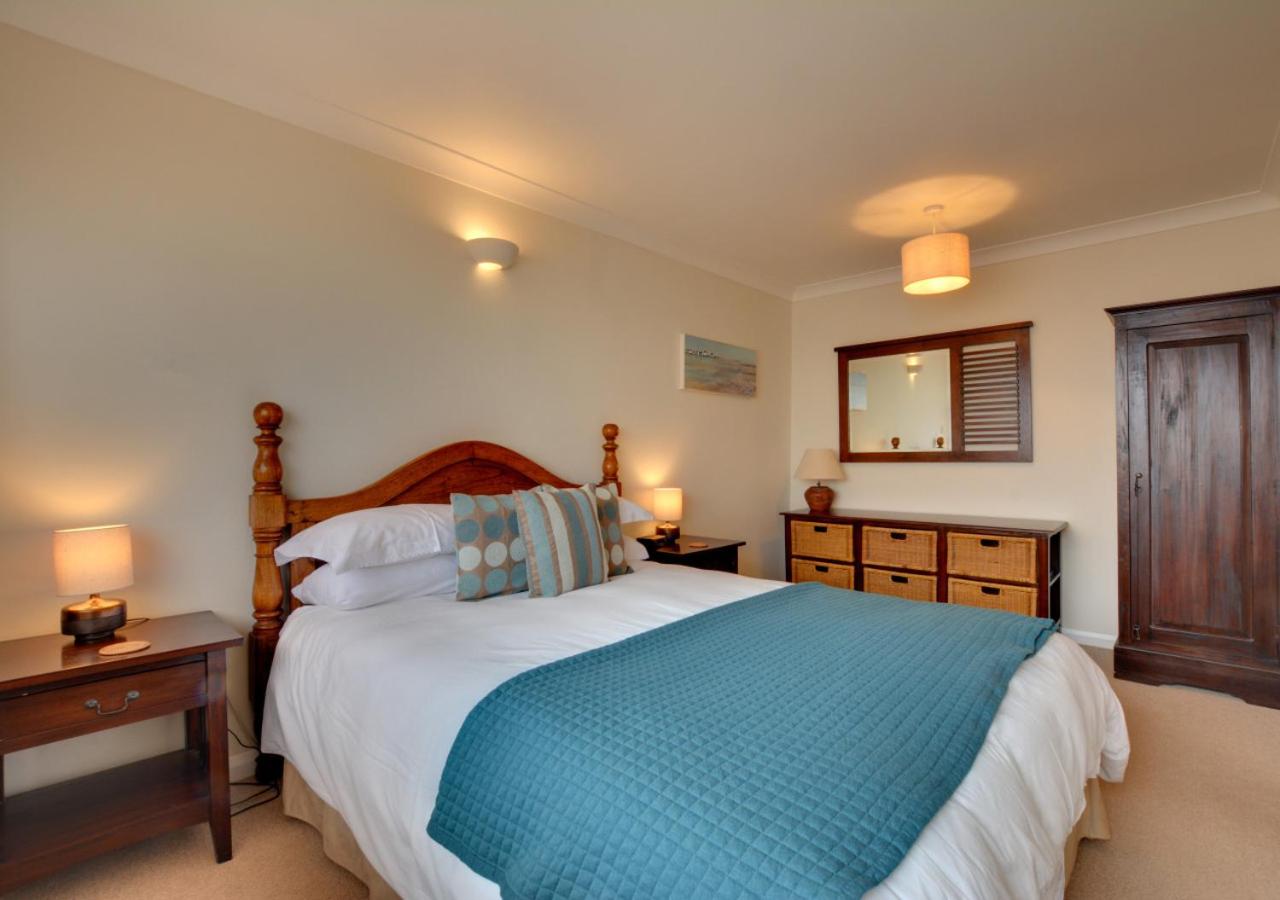 2 Bed in Porthleven oc-lampho view 2