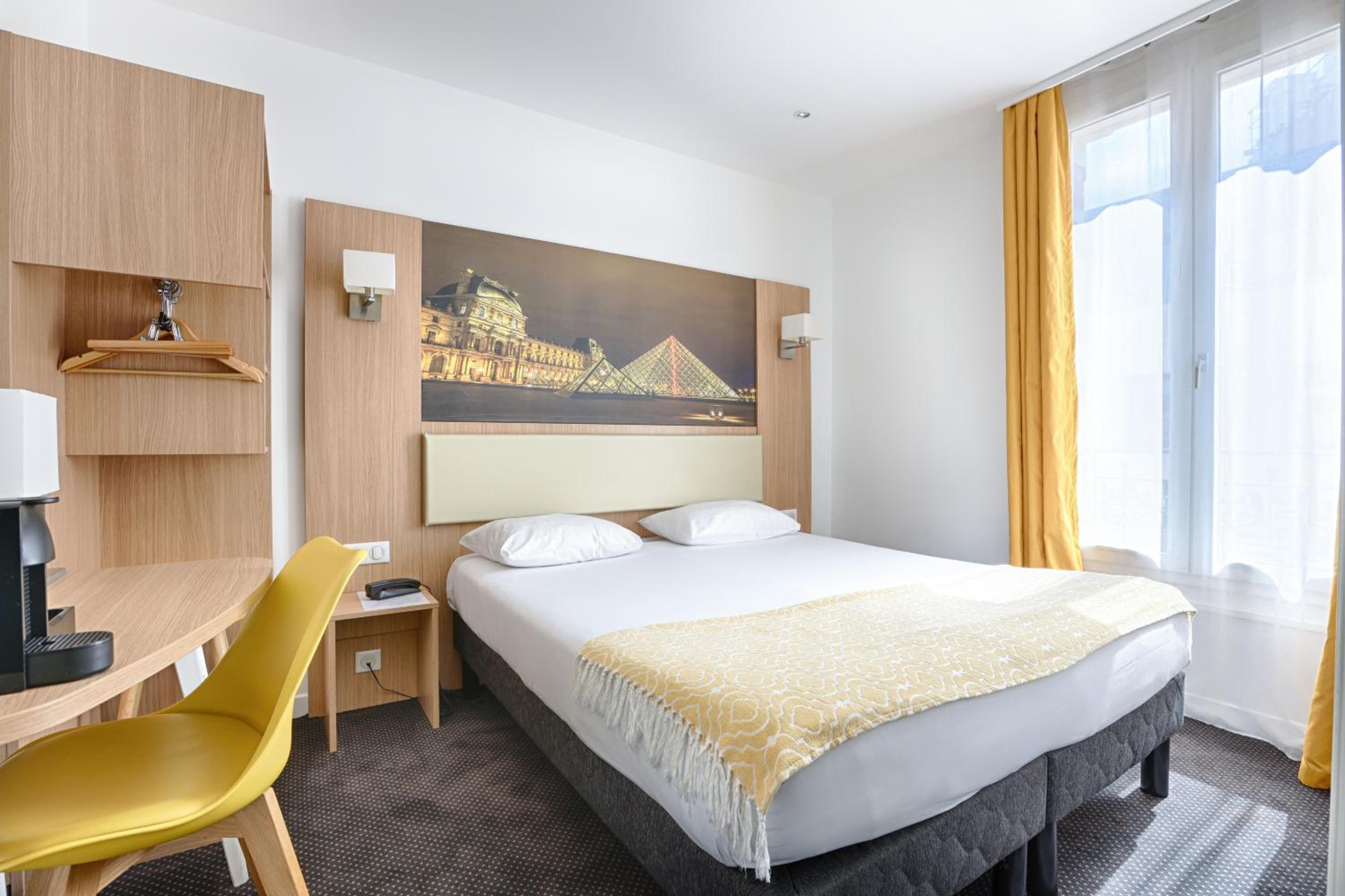 Boulogne-Billancourt Vacations - Hotel De Paris - Property Image 1