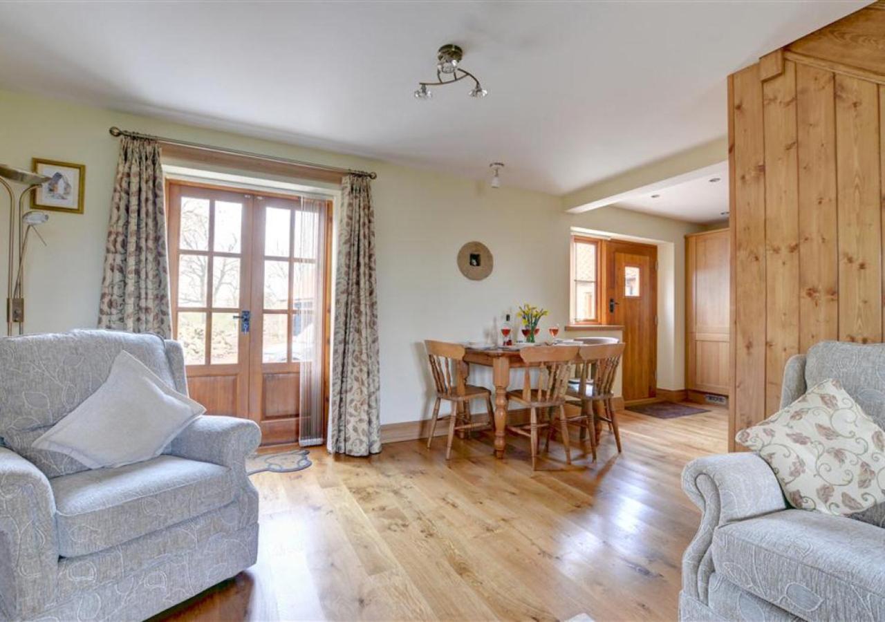 2 Bed in Whitby oc-wa024