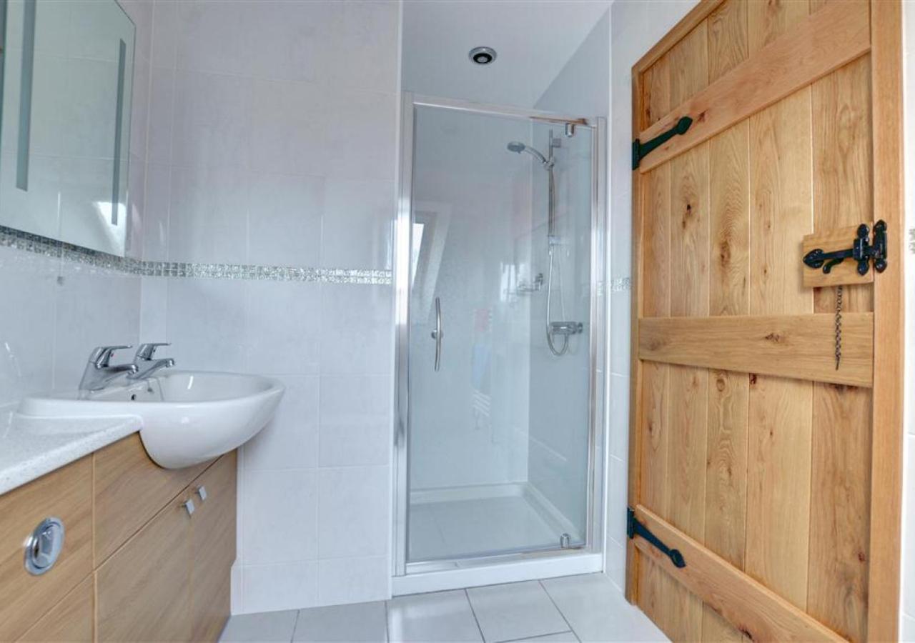 2 Bed in Whitby oc-wa024
