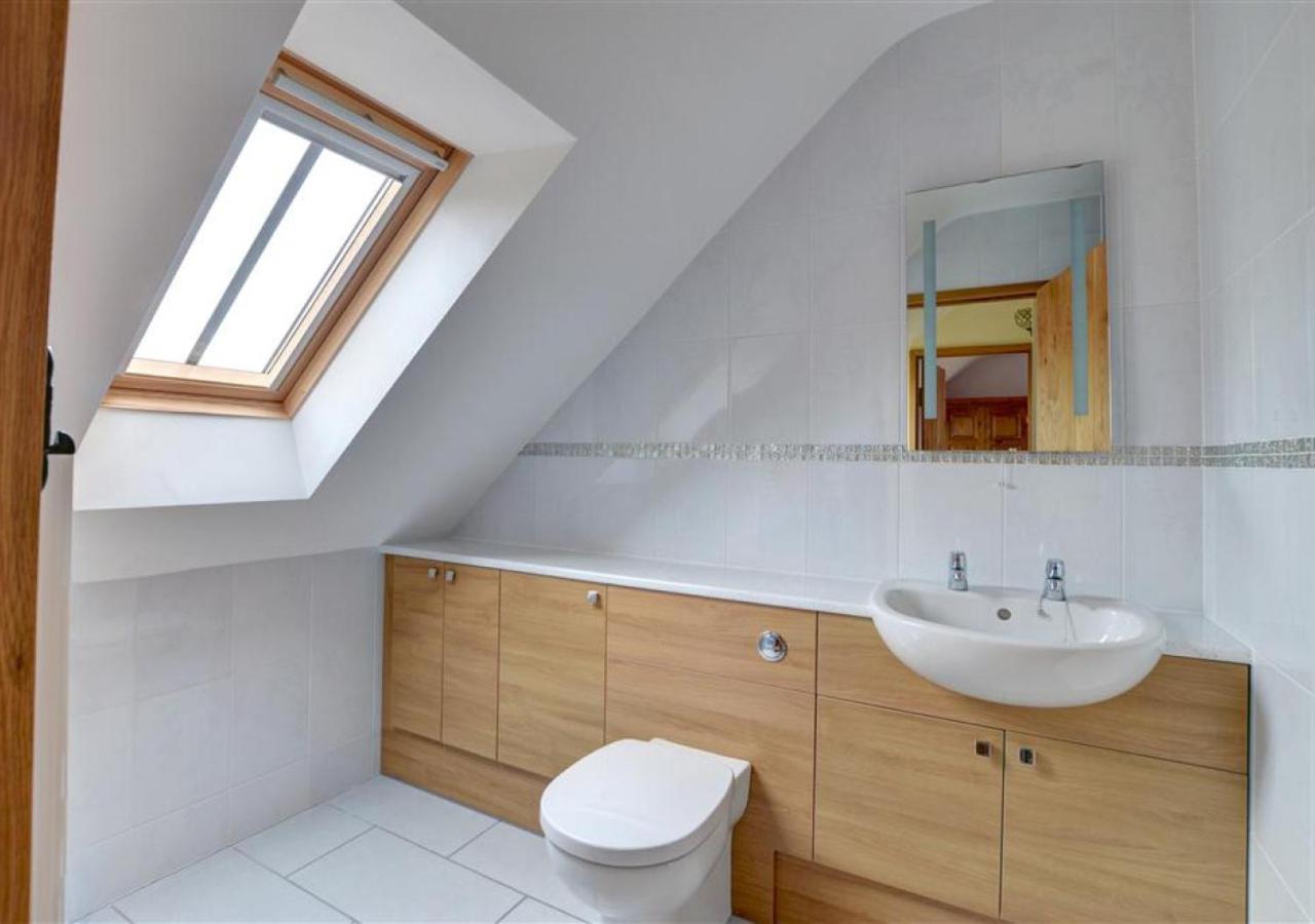 2 Bed in Whitby oc-wa024