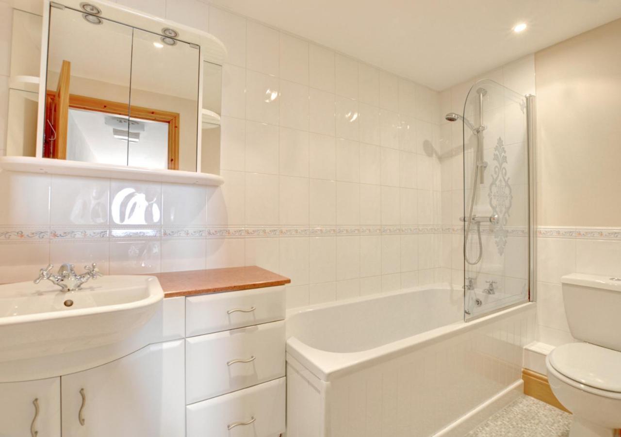 2 Bed in Cowling oc-ds238