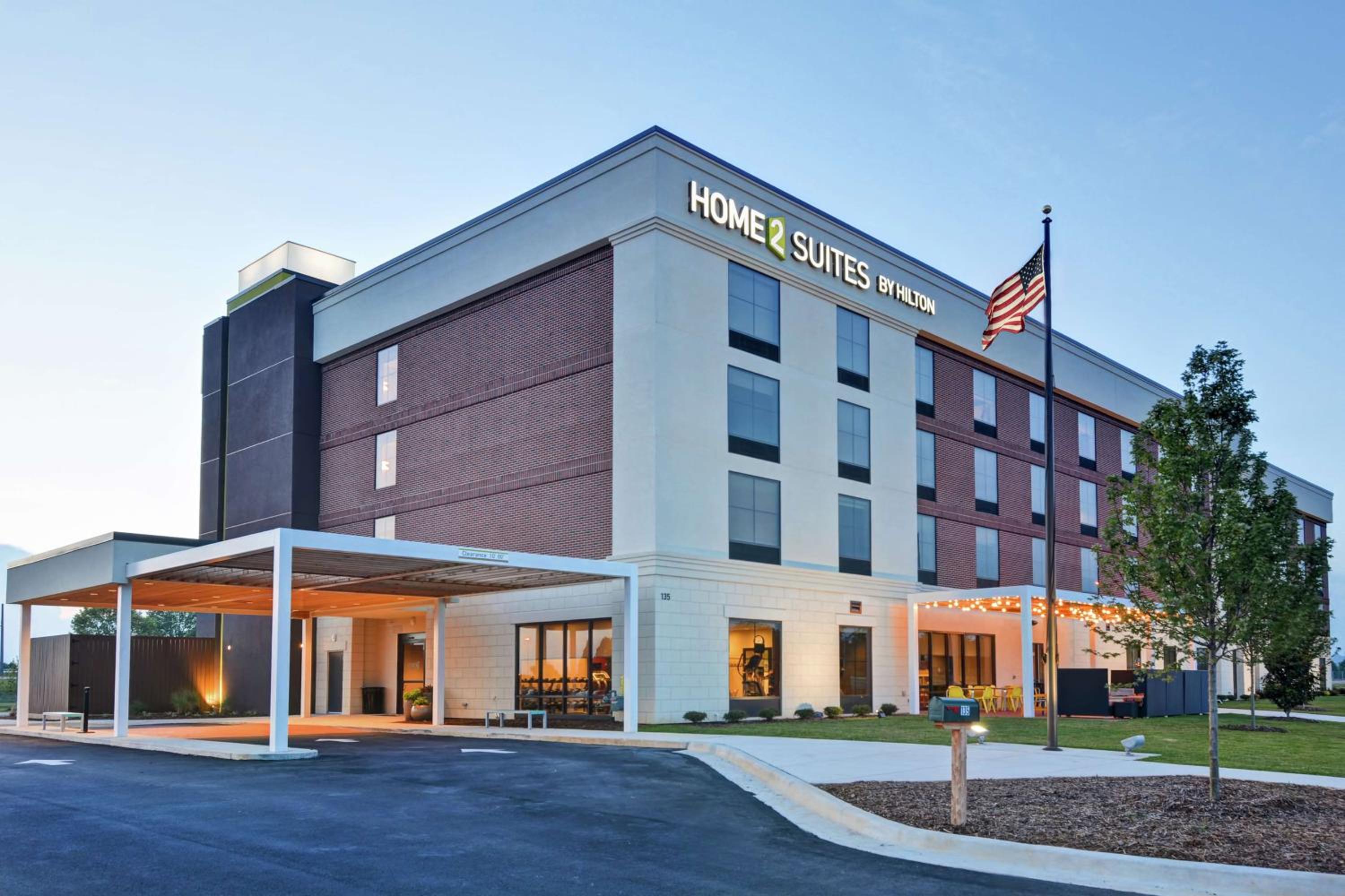 Hotel Home2 Suites By Hilton Madison Huntsville Airport - Image 1