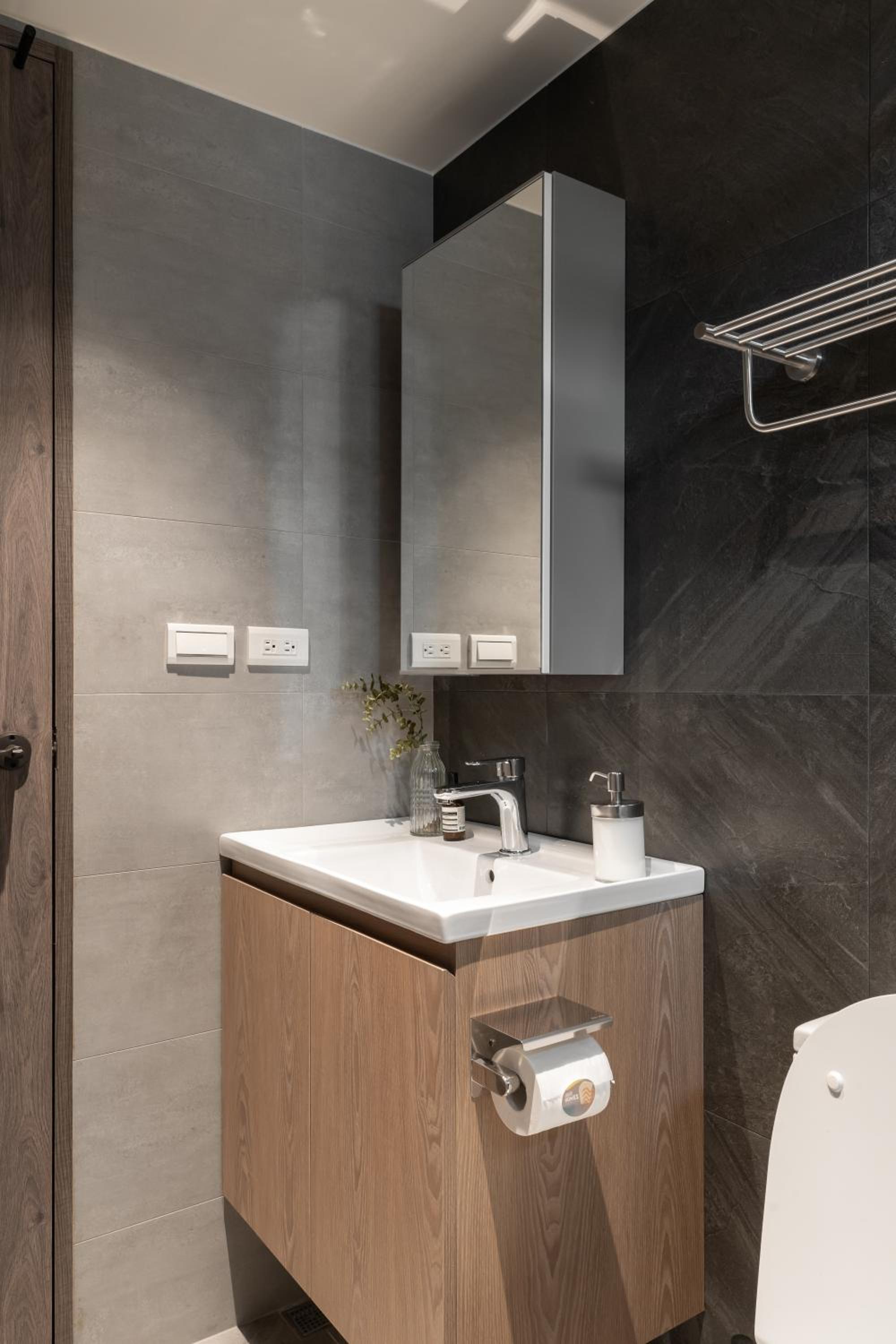 Lin Apartments by Olala Homes