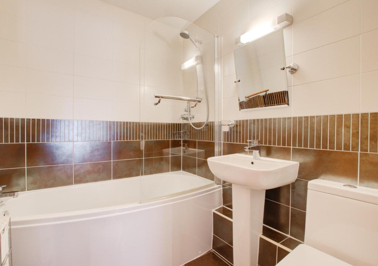 2 Bed in Whitby oc-w814
