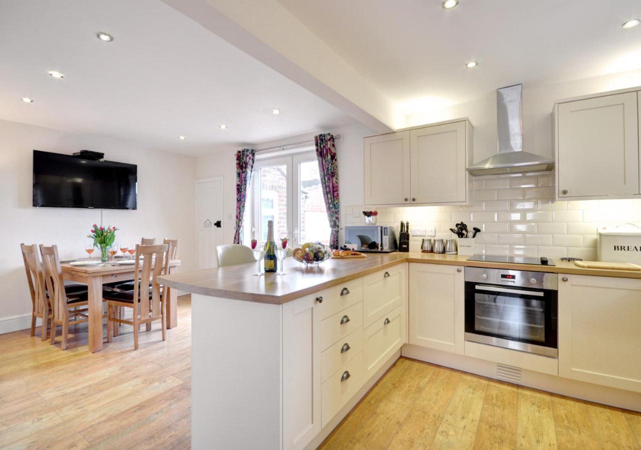 3 Bed in Whitby oc-w416