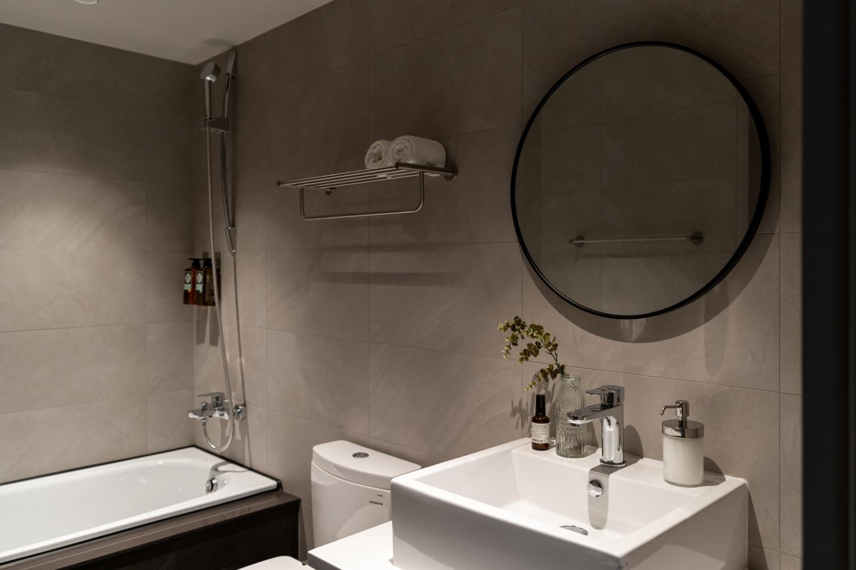 Lin Apartments by Olala Homes