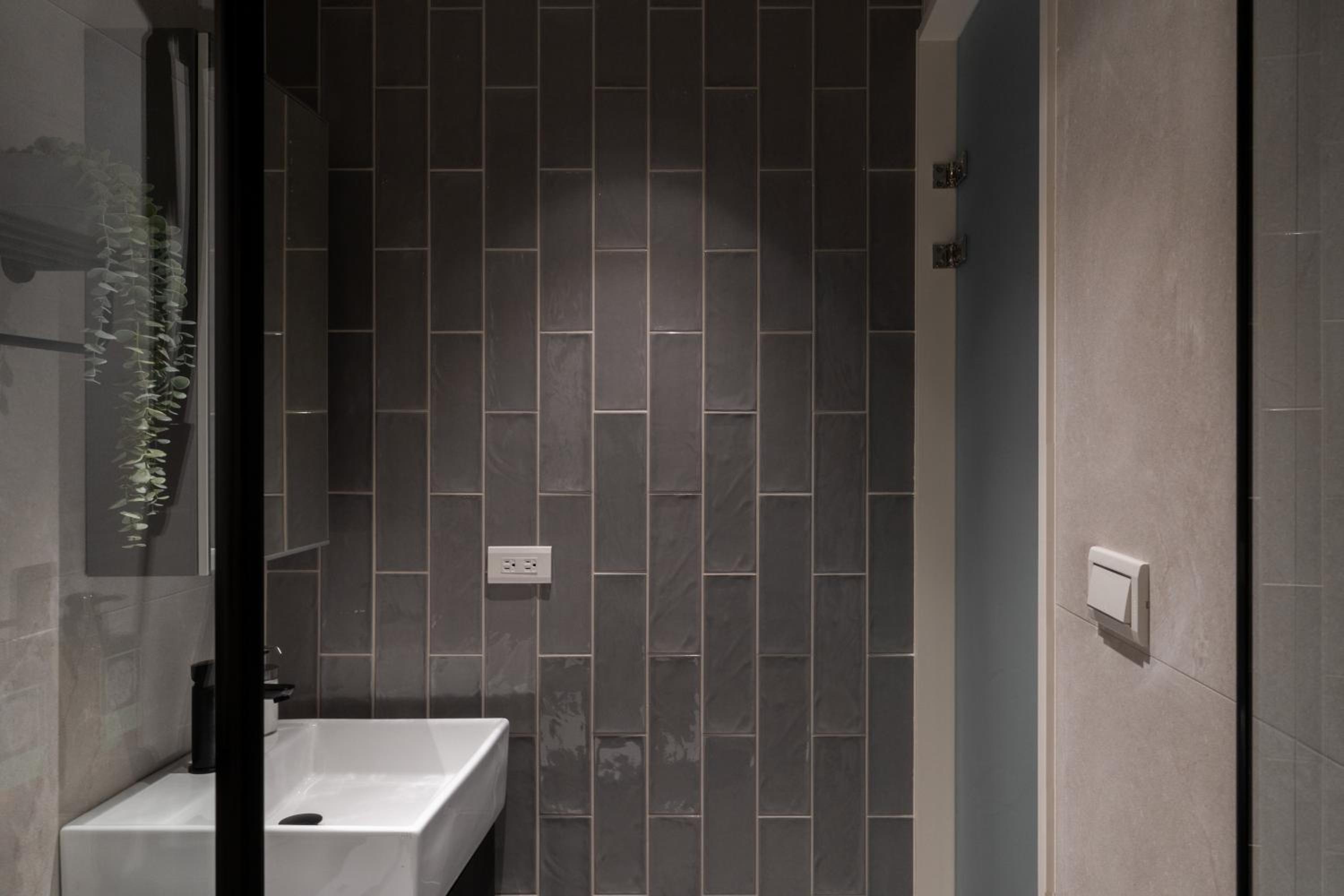 Lin Apartments by Olala Homes