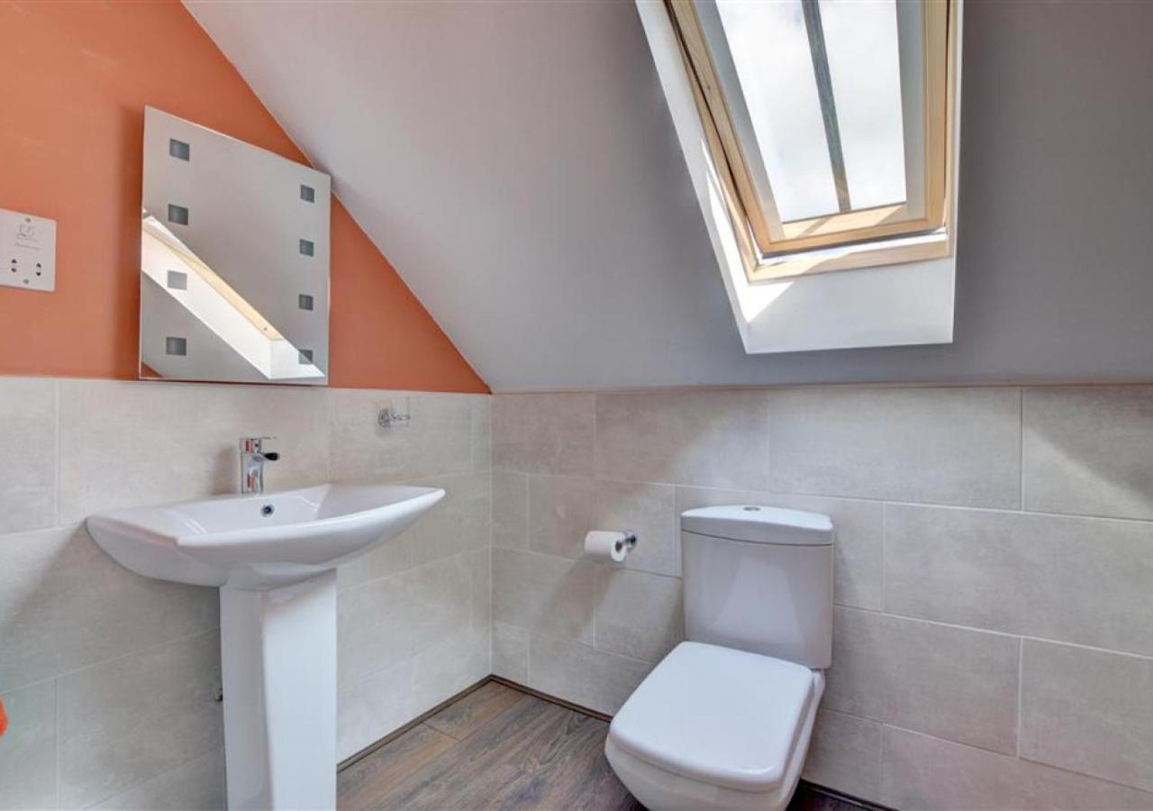 2 Bed in Whitby oc-y027 view 2