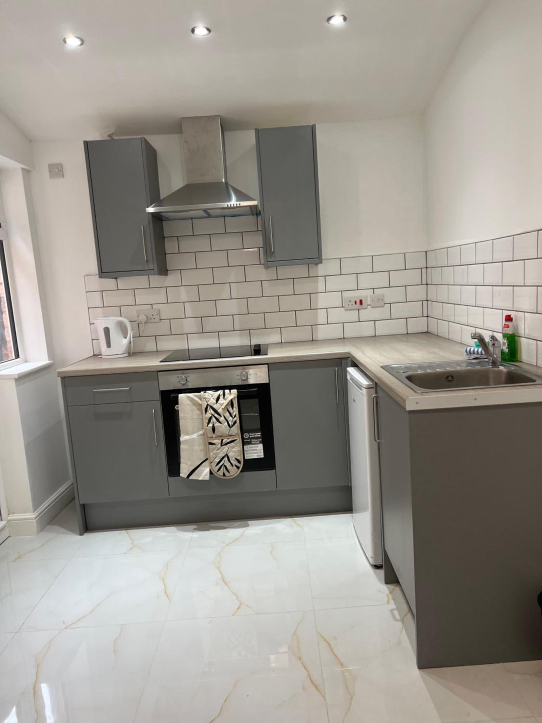 Burleigh House - 3 Bed House view 4
